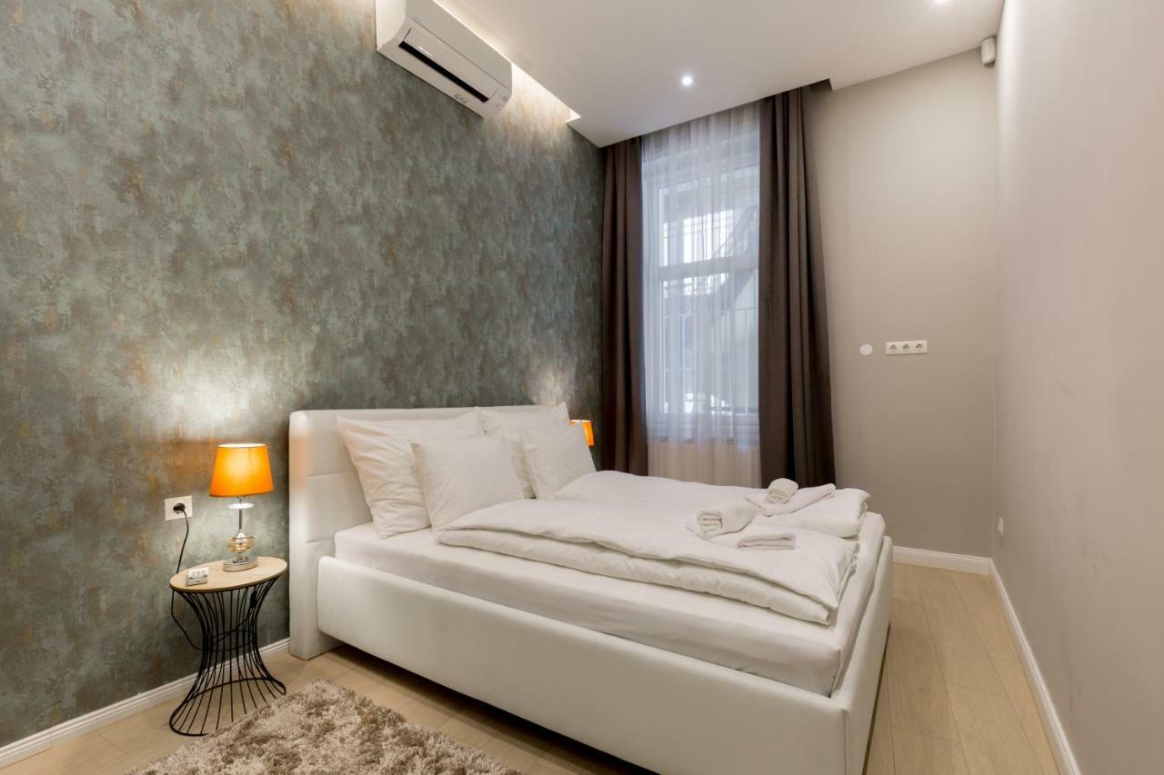 Grand Designer Dream Home In The Center W 3Br/3Bath Будапешт Экстерьер фото